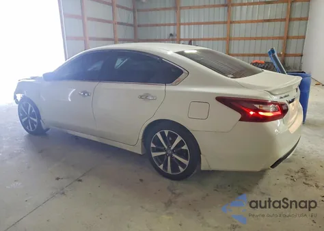 2017 Nissan Altima 2.5 z USA, uszkodzony, nr VIN 1N4AL3AP2HC268735